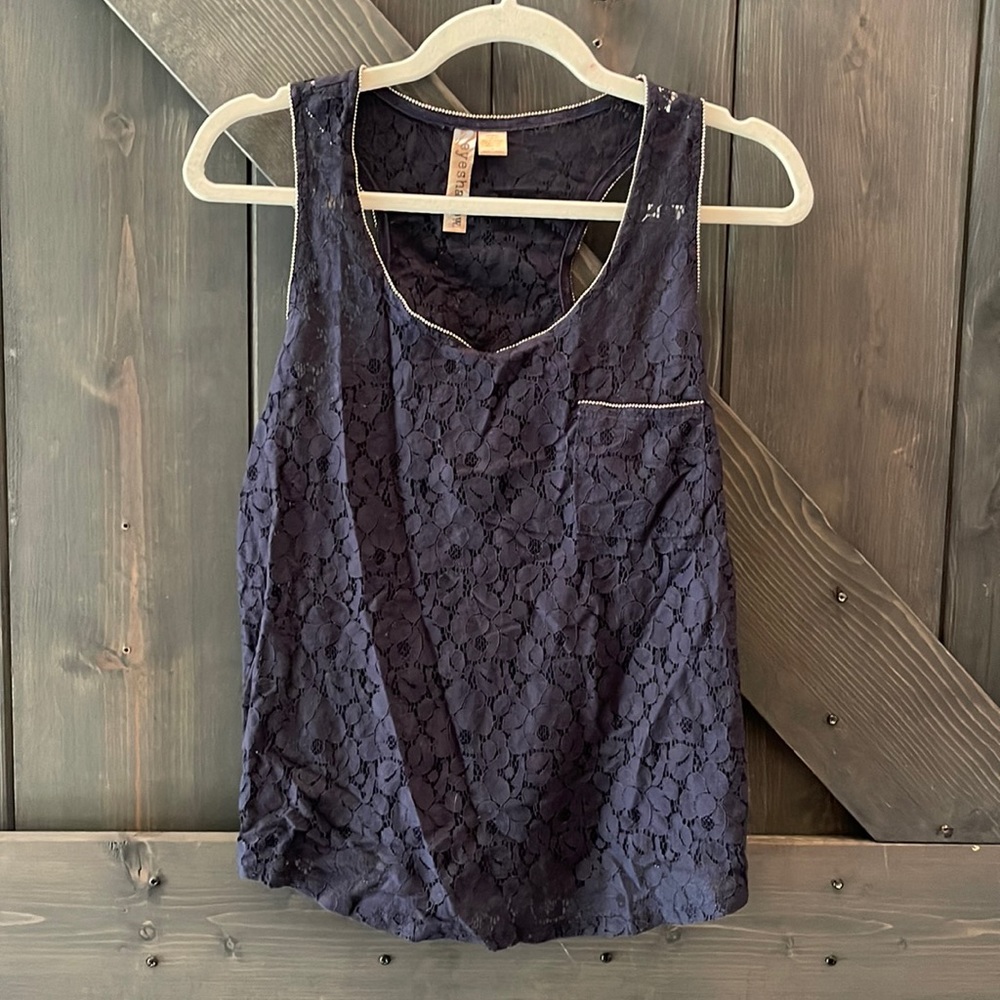 Eyeshadow lace tank top